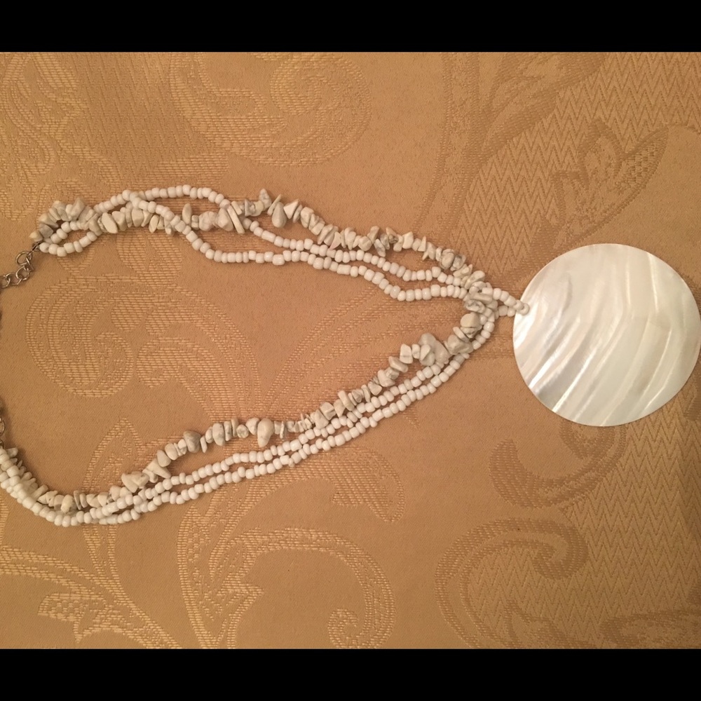 WHITE CORAL STONE & BEAD NECKLACE w/ PENDANT - Picture 2 of 5